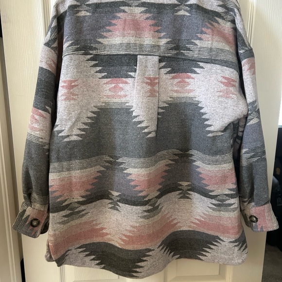 Shacket - Picture 2 of 4